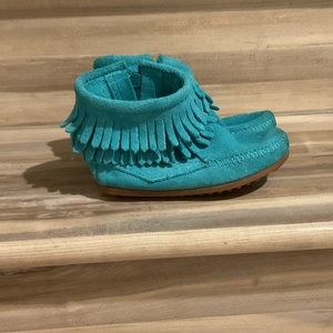 Minnetonka Girls Sz. 10C Double Fringe Side Zip